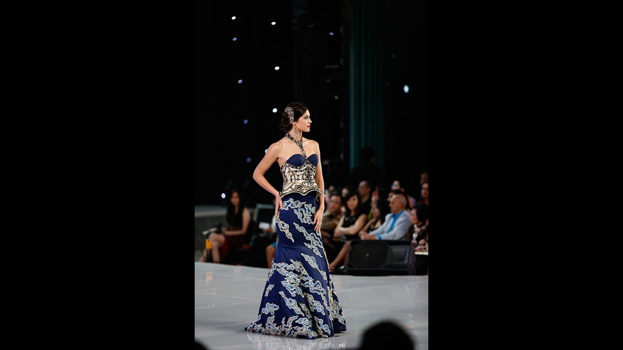 Miss España, Elena Ibarbian Jimenez,<strong> </strong>de 18, está en su segundo año de carrera.