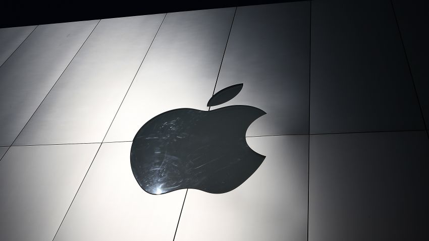  The Apple logo is displayed on the exterior of an Apple Store on April 23, 2013 in San Francisco, California.