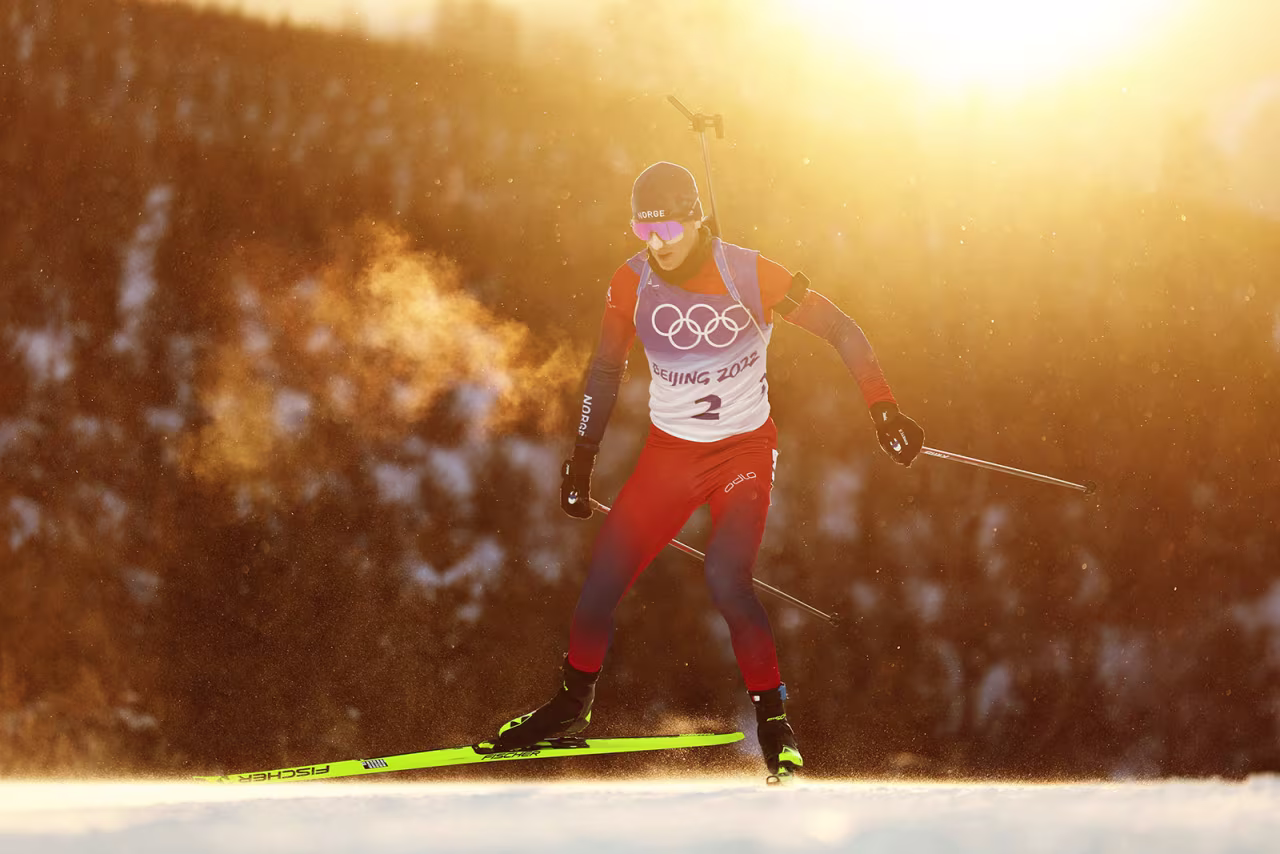 Johannes Thingnes Bø skis during his gold medal performance in the men's biathlon 15km mass start on February 18.