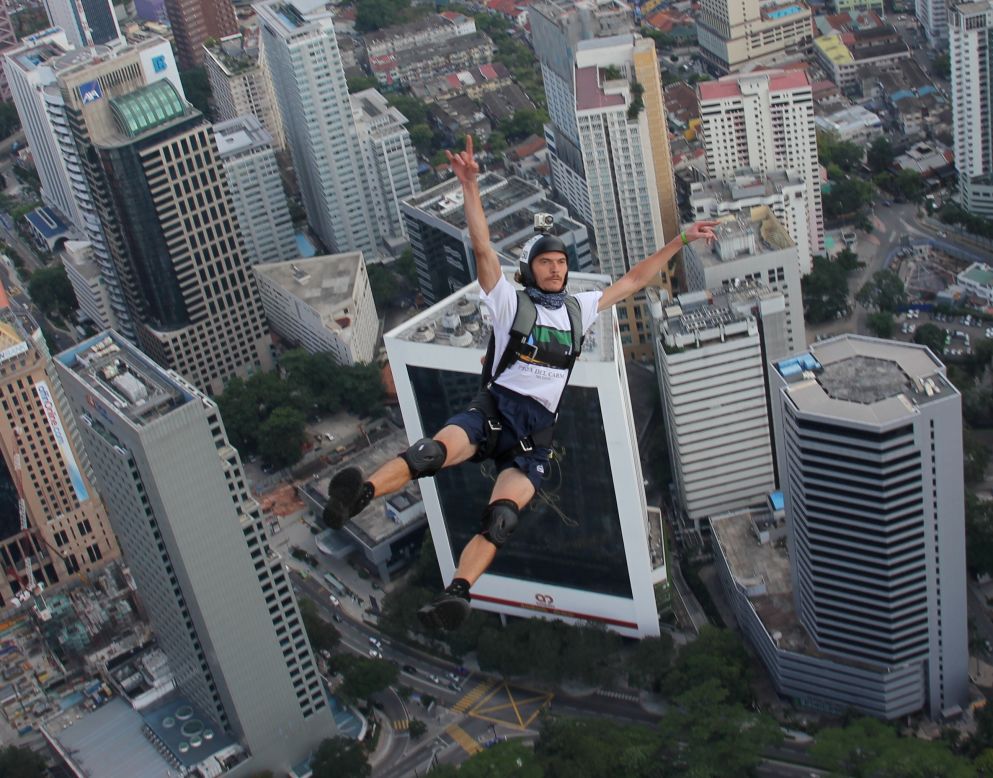 Más de 100 saltadores base de 20 países participaron en el evento KL Tower International Jump de este año, llevado a cabo en Malasia del 27 al 30 de septiembre.   