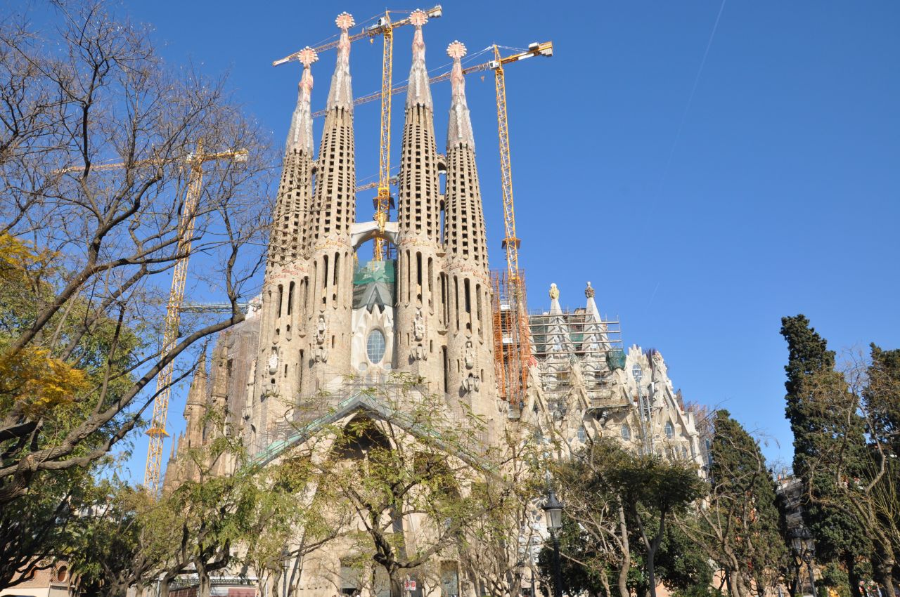 Catalan architect Antoni Gaudi's famed church is the sixth most selfied place in the world, with 4,970 hits.
