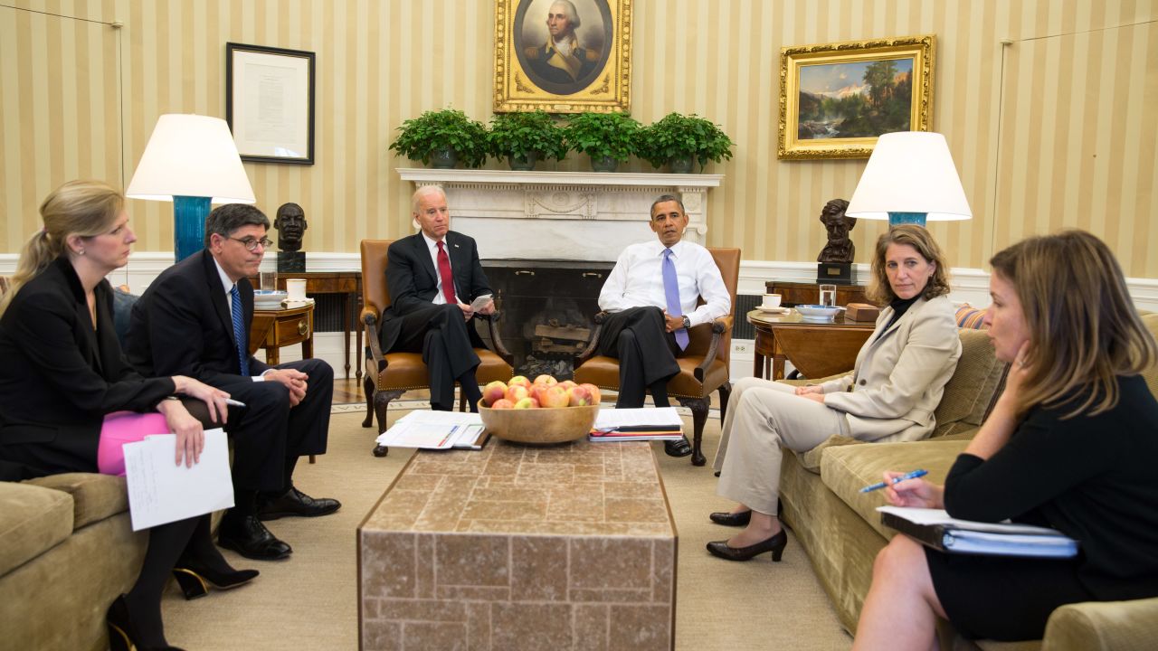 Kathy Ruemmler, far left, during an Oval Office meeting in 2013.