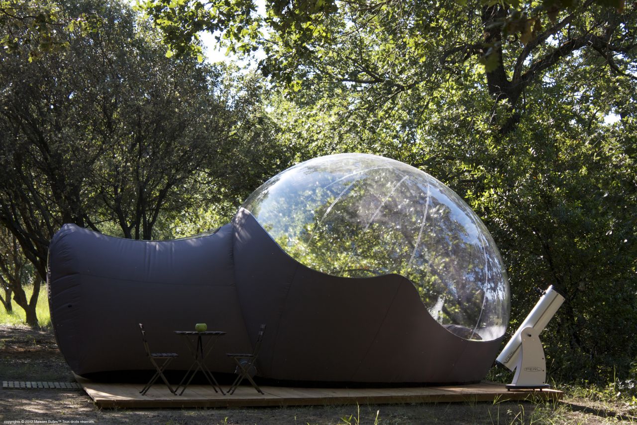 These small, transparent bubbles sleep two. Each has its own outdoor deck area, complete with telescope and star map. 