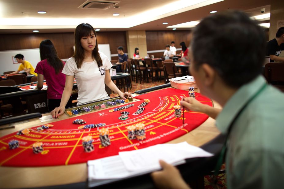 Locals rarely visit the casinos to gamble and government employees are forbidden from gambling here. The overwhelming majority of gamblers are from mainland China and Hong Kong. 