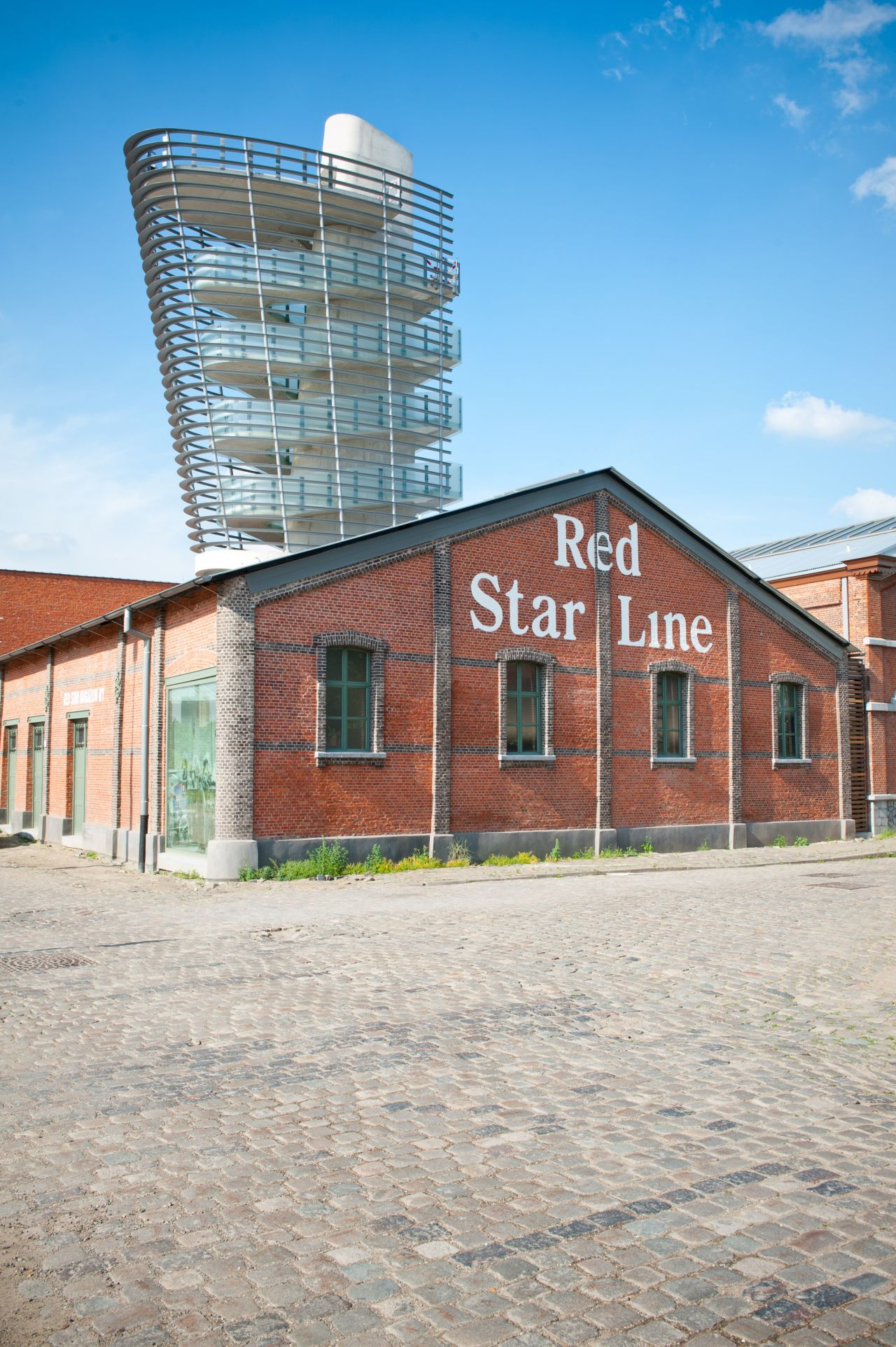 New life has been breathed into the red brick buildings, which had been abandoned on the Rhine Quay. They include a viewing tower shaped like a ship's funnel. 