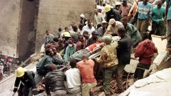 Rescuers help move surviovrs from the explosion site in Nairobi, Kenya, on August 7, 1998.