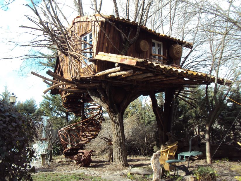 Don't be fooled by the ramshackle appearance of Fuentes tree house in Castile-La Mancha, Spain. It has a kitchen, bathroom and even a TV.