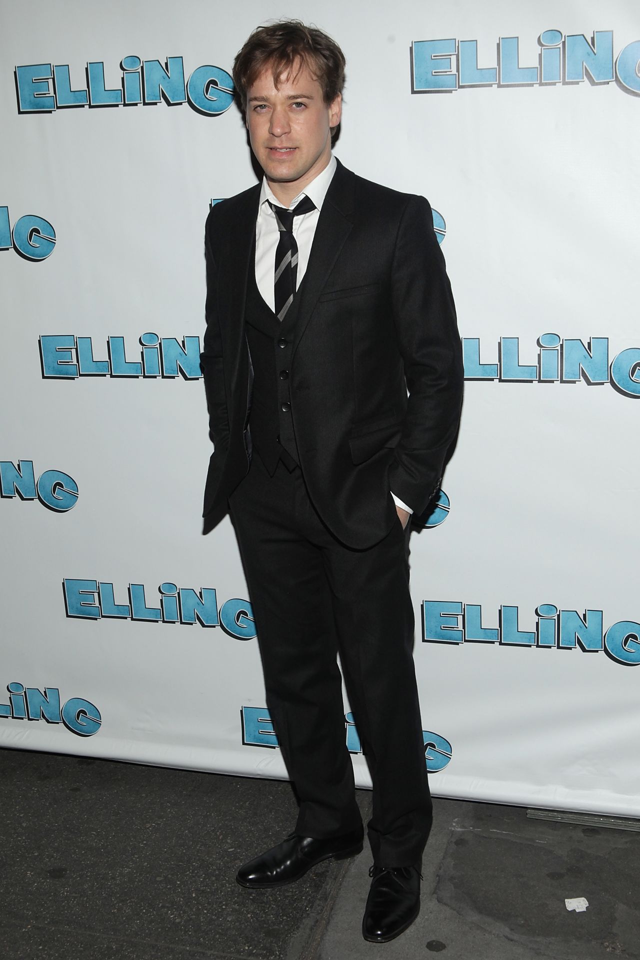 <a href="http://www.people.com/people/article/0,,20742796,00.html" target="_blank" target="_blank">According to People,</a> former "Grey's Anatomy" star T.R. Knight married Patrick Leahy, his boyfriend of three years, in October 2013.