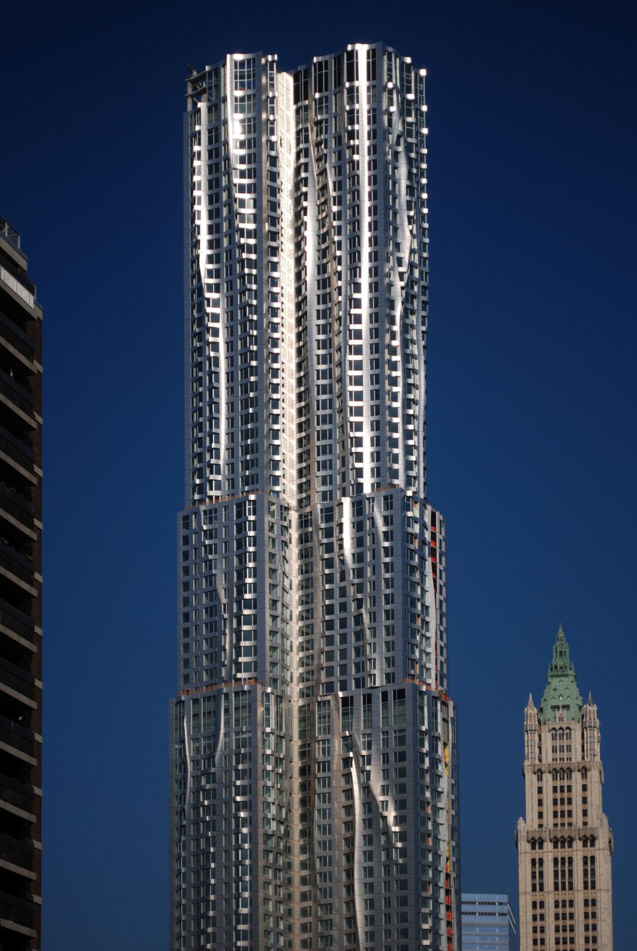 The facade of the skyscraper is composed of 10,500 stainless steel panels, some flat, some undulating.In order to better integrate the eye-catching building into its urban context, the bottom five stories of the tower are clad in brick.<strong>Architect</strong>: Frank O. Gehry