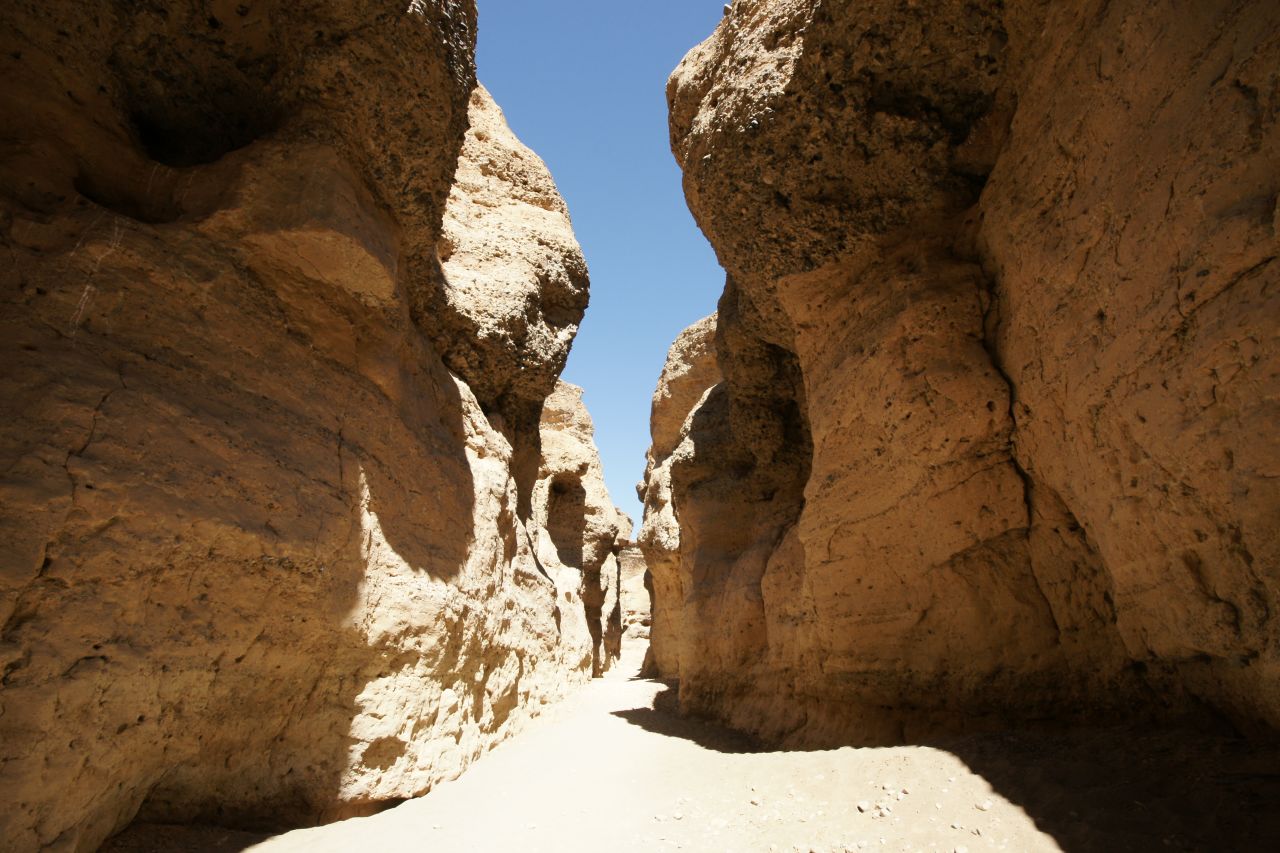 Although the desert is mostly flat, there are some scenic canyons, such as the Sesriem Canyon, pictured. 