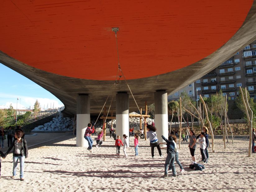The old highway that cut off Manzanares River from the city center has been removed, transforming a six-mile part of the river into Madrid Rio. This city project created a community with children's areas, parks, sports zones and gardens. 