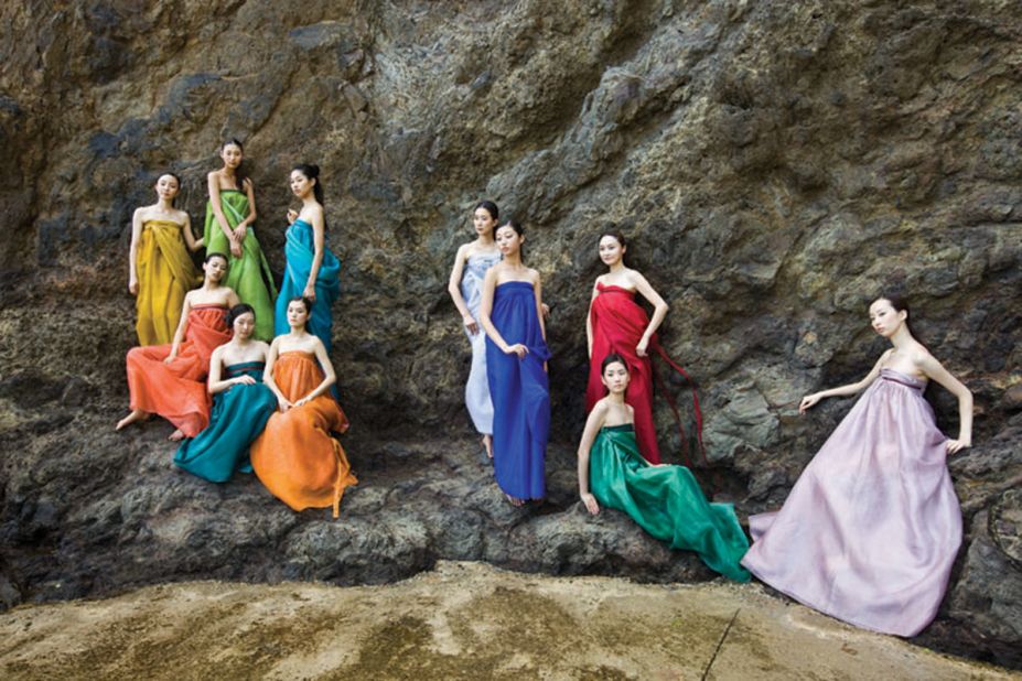 In 2011, Lee Young Hee held a much-publicized fashion show of her modern take on hanbok on Dokdo, the island at the center of a territorial dispute between South Korea and Japan. 
