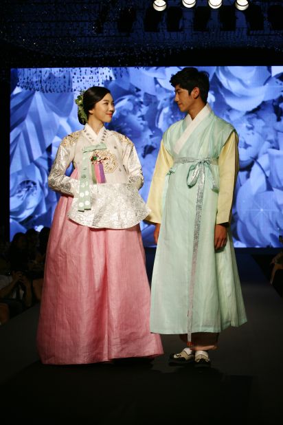 Korean couples usually have hanbok made for their weddings. These days, many are opting for the royal style of hanbok, shown here. 