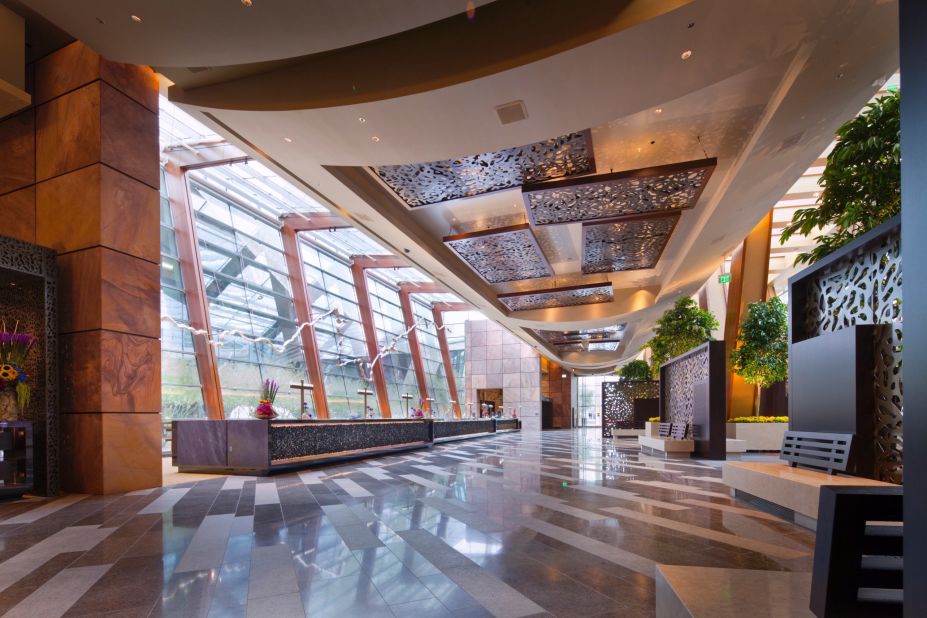 Aria features Maya Lin's 87-foot-long, 3,700-pound sculpture of the Colorado River behind the check-in desk. 