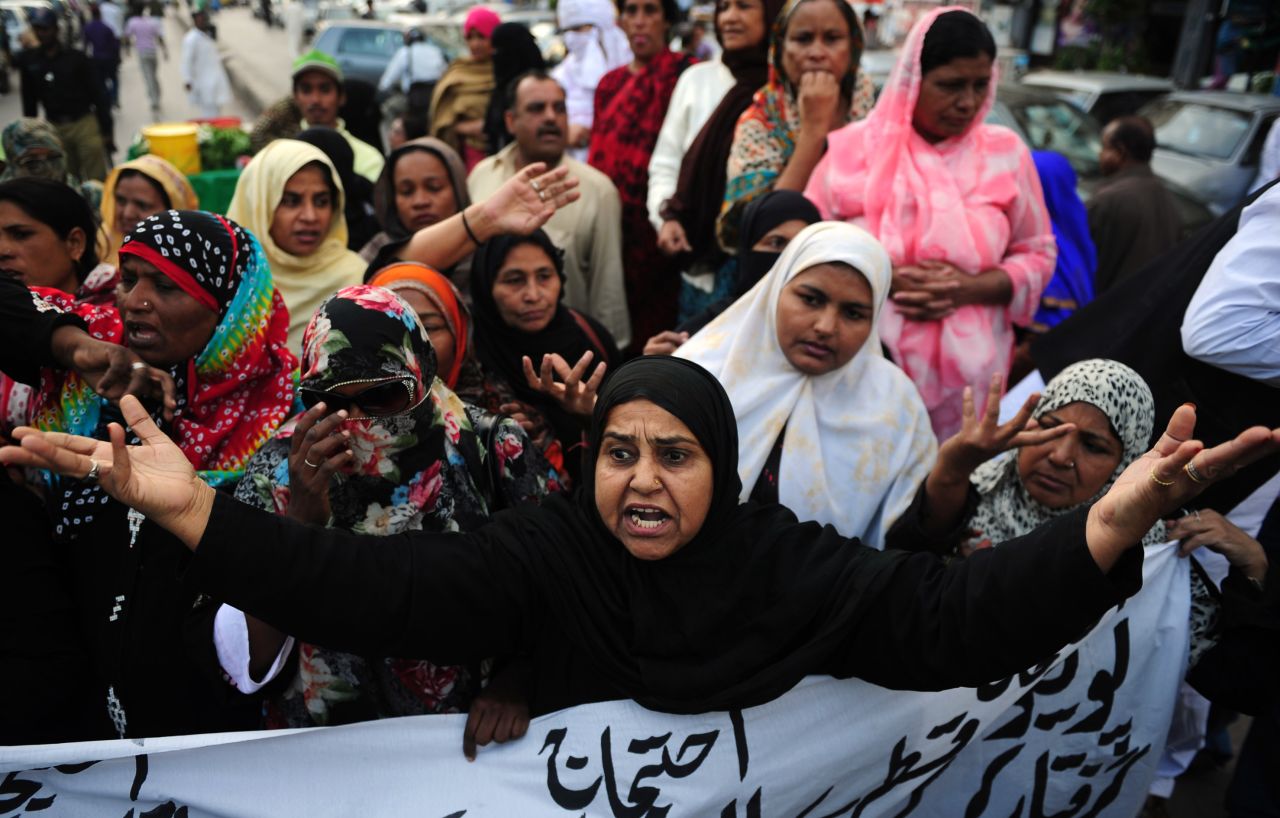 Pakistani polio vaccination workers shout slogans against the killing of their colleagues during a protest in Karachi on December 19, 2012. The violence prompted UNICEF and WHO to suspend work on a campaign opposed by the Taliban.