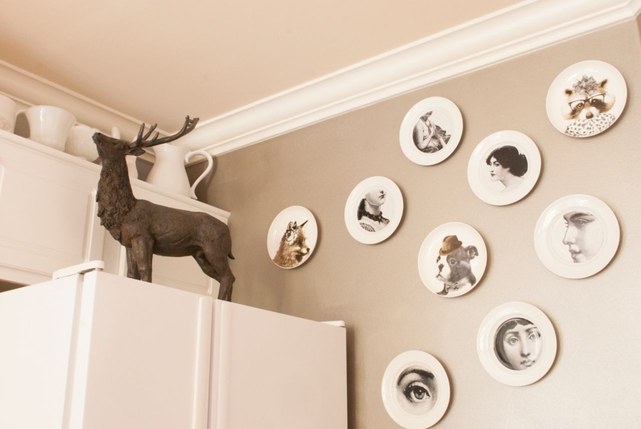 Konya's shows a <a href="http://cuckoo4design.blogspot.com/2013/09/winner-and-more-h.html" target="_blank" target="_blank">collection of whimsical plates</a>, and a stern-looking reindeer atop her refrigerator. 