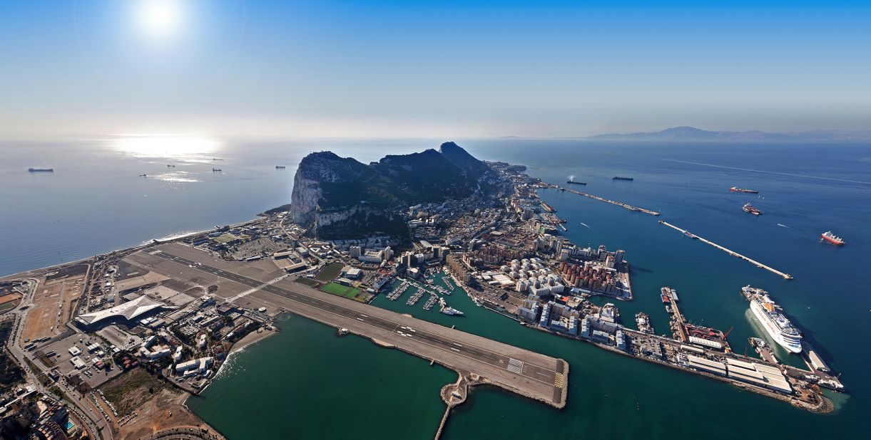 <strong>4. Gibraltar Airport:</strong> Located just 500 meters from the city center, Gibraltar's airport landing strip shares space with one of the peninsula's main roads. Pedestrians and cars on this British territory need to stop on either side of the runway every time an aircraft takes off or lands, says PrivateFly.  