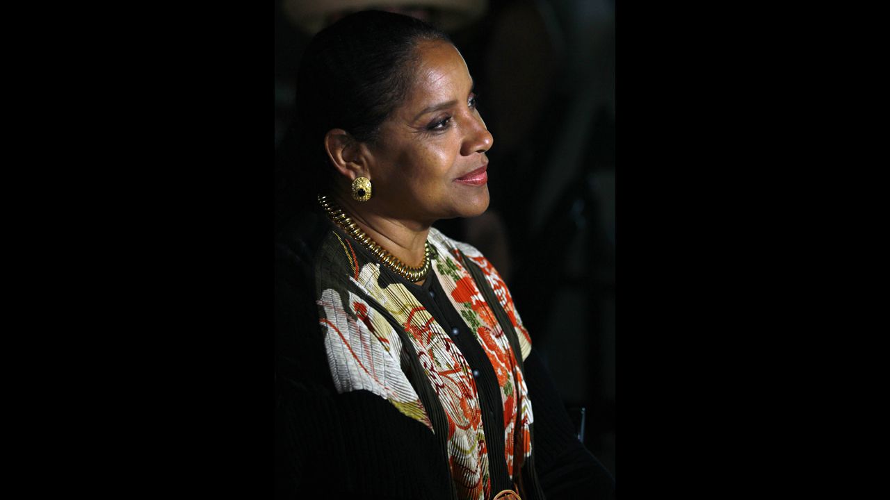 ¿Es de extrañar que el personaje de Bill Cosby en el "Cosby Show", Cliff Huxtable, siempre intentaba tener tiempo de calidad con su esposa, Clair? Con Phylicia Rashad, que todavía tiene mucha clase a los 65 años, en el papel, era completamente creíble.