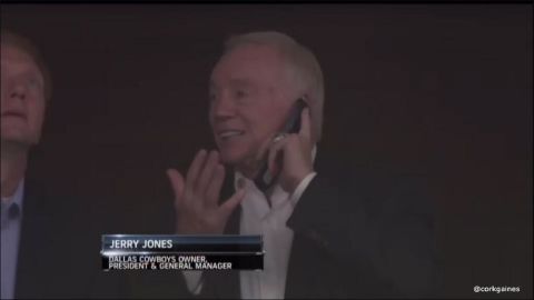 Jerry Jones, owner of the Dallas Cowboys, was spotted recently with an old school flip phone. Cork Gaines, a writer for Business Insider, posted this screen grab on Twitter. 