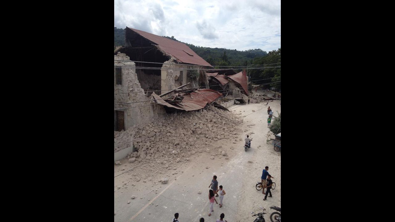 La iglesia de San Pedro en Loboc quedó muy afectada por el sismo.