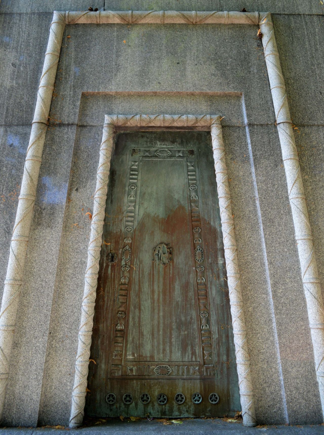 With its Egyptian hieroglyphs and strange monogram, Hannah Courtoys' tombstone is the only one in Brompton missing a key. The legend of its time-traveling powers supposedly date to a mischievous 1998 press release. 