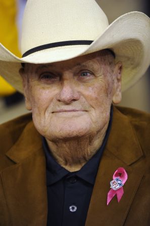 <a href="index.php?page=&url=http%3A%2F%2Fwww.cnn.com%2F2013%2F10%2F19%2Fus%2Fbum-phillips-dead%2Findex.html">"Bum" Phillips</a>, the former NFL football coach who led the Houston Oilers to glory and struggled with the New Orleans Saints, died October 18 at age 90.