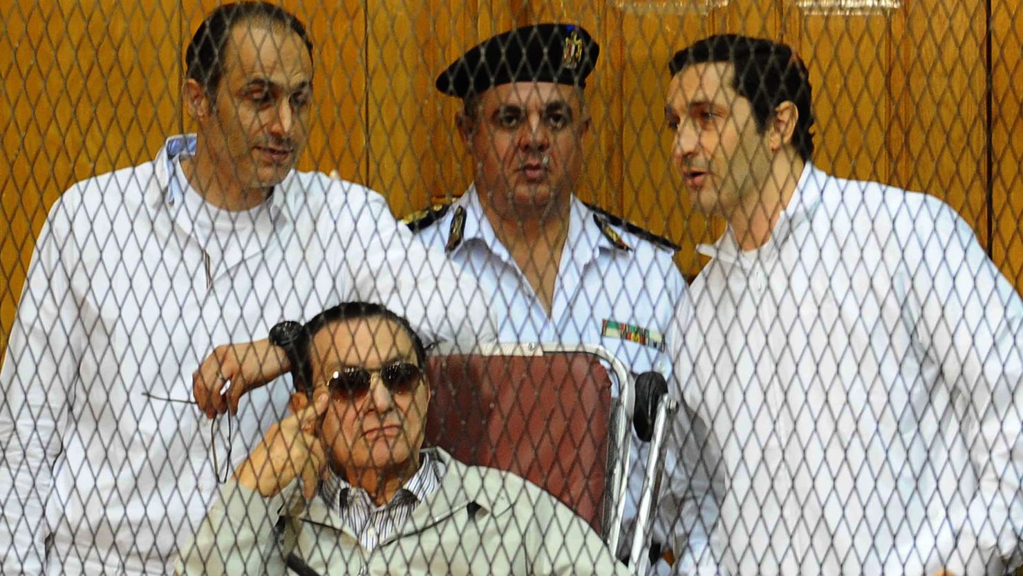 Former Egyptian president Hosni Mubarak and his sons Alaa (R) and Gamal at their trial in Cairo, September 14, 2013.
