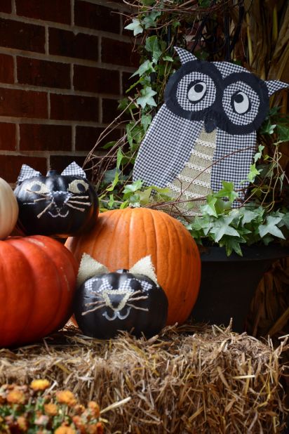 The kitty pumpkins and owl are DIY projects that <a href="http://ireport.cnn.com/docs/DOC-1048970">Gay</a> shows how to make on her blog, <a href="http://www.allthingsheartandhome.com/2013/10/08/halloween-outdoor-decorations/" target="_blank" target="_blank">All Things Heart and Home</a>.