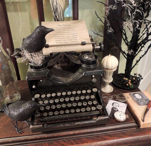 In this close-up, you can see a raven perched atop the typewriter, and a picture of Poe and his lost love. <a href="http://ireport.cnn.com/docs/DOC-1051000">Hartzog's</a> blog, <a href="http://www.therefeatheredroost.com/" target="_blank" target="_blank">The Refeathered Roost</a>, shows more. 