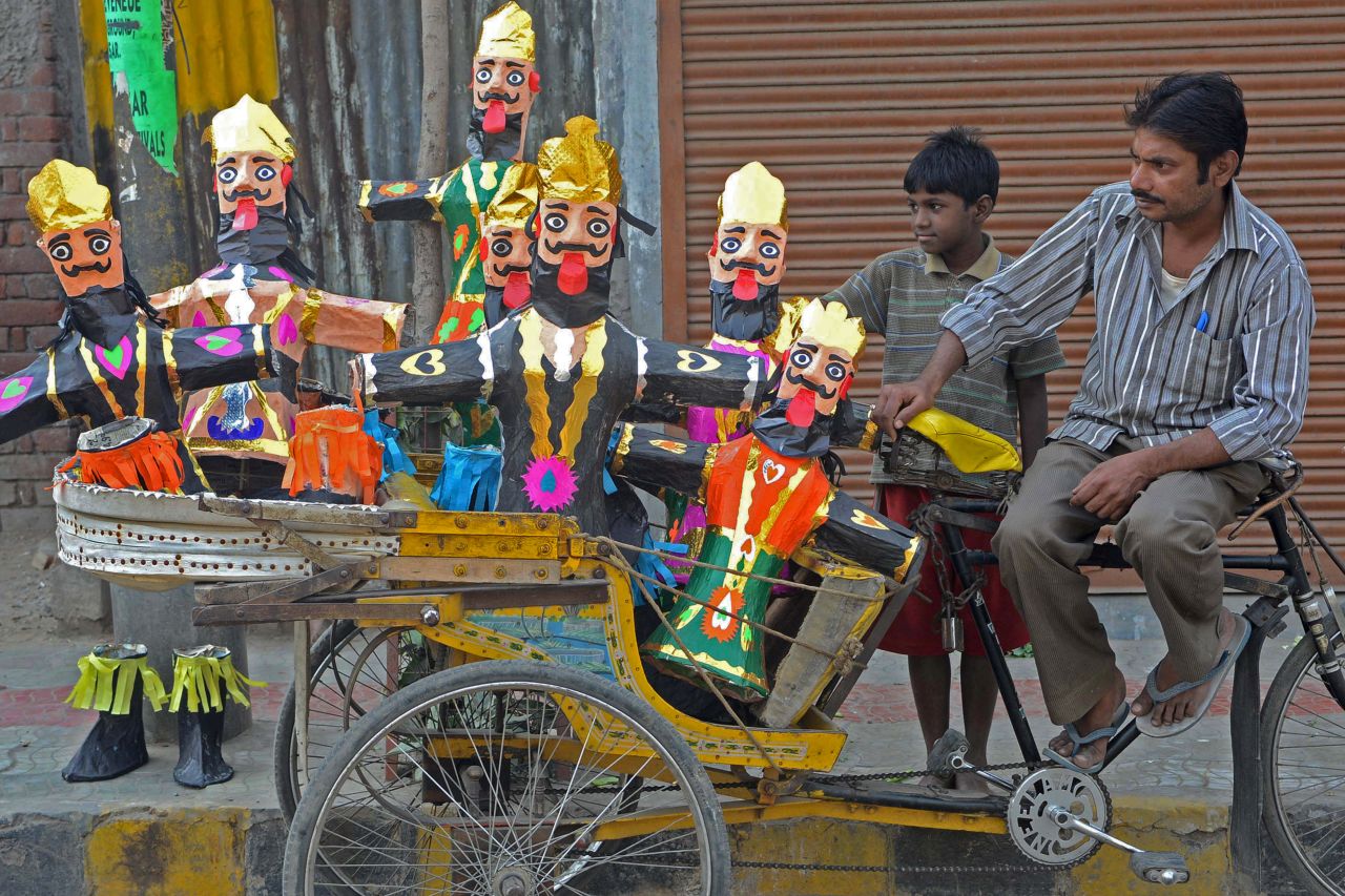 India's street vendors sell the usual fakes and food, but also offer services such as ear-cleaning, dentistry and astrology.