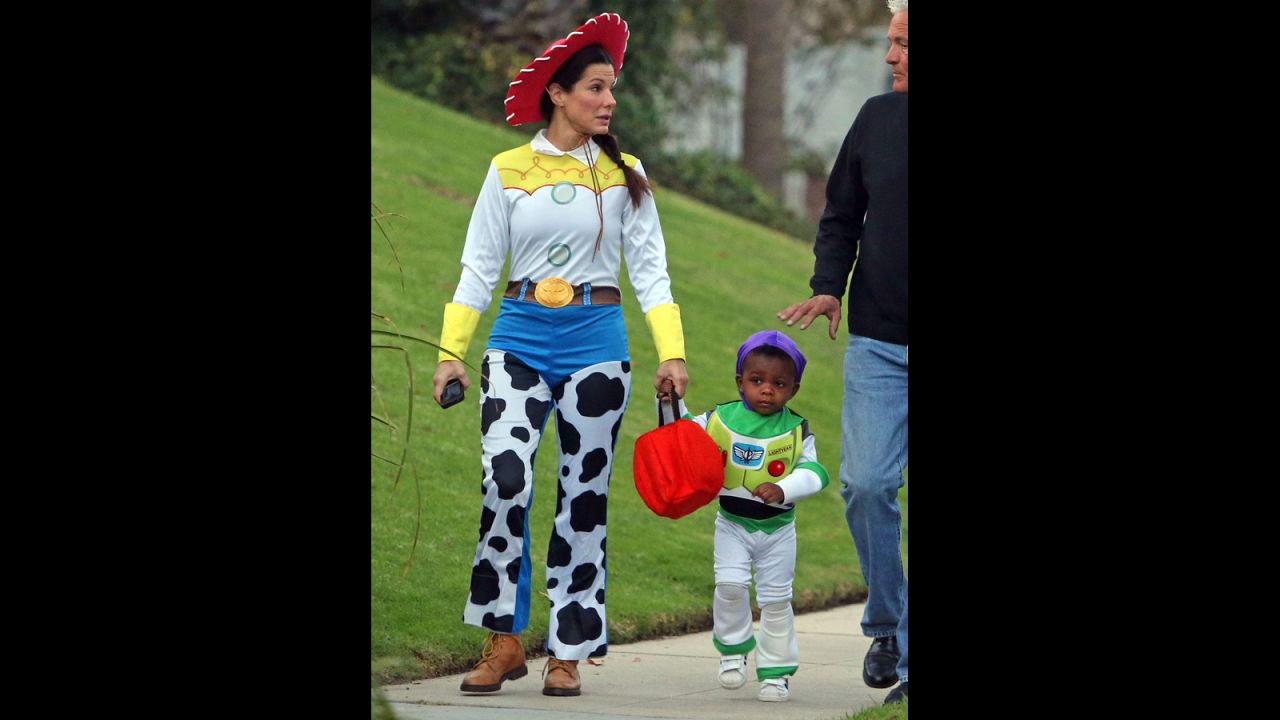 If there were a costume contest for cutest mother-kid pair, Sandra Bullock and her son Louis would consistently be in it to win it. In 2012, mom Bullock dressed up as Jessie the Yodeling Cowgirl from the "Toy Story" films while her son went as Buzz Lightyear. 