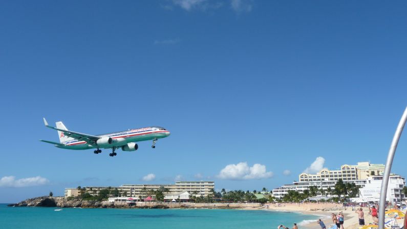 The beach-skimming landing approach at this Caribbean airport has people gnawing their fingers in the plane and on the ground.