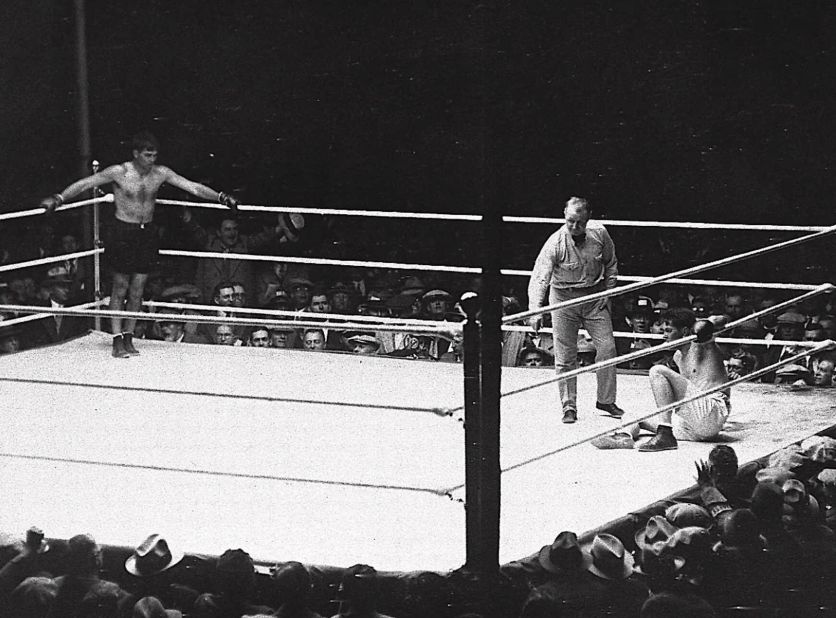 In September 1927, boxers Gene Tunney and Jack Dempsey met in a rematch. The year before, Tunney had beaten Dempsey to win the heavyweight championship. Tunney won the second fight, despite controversy over how long it took the referee to count while Tunney was down.
