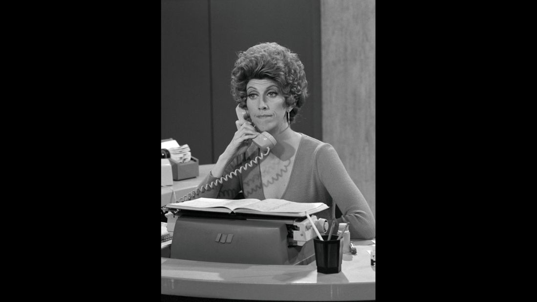 Actress <a href="http://www.cnn.com/2013/10/26/showbiz/marcia-wallace-obit/index.html">Marcia Wallace</a> died on October 25, her agent said. Wallace voiced the character Edna Krabappel on "The Simpsons" and is known for playing receptionist Carol Kester on "The Bob Newhart Show." She was 70.