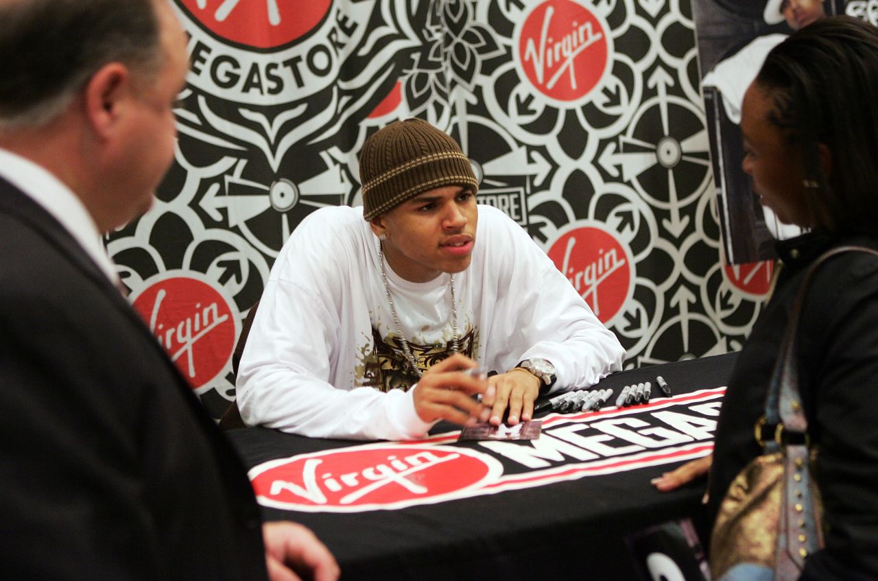 El cantante Chris Brown ha logrado intrigar -y enfurecer- al público desde que salió en escena por primera vez en 2005. A continuación damos un vistazo a su vida y carrera.