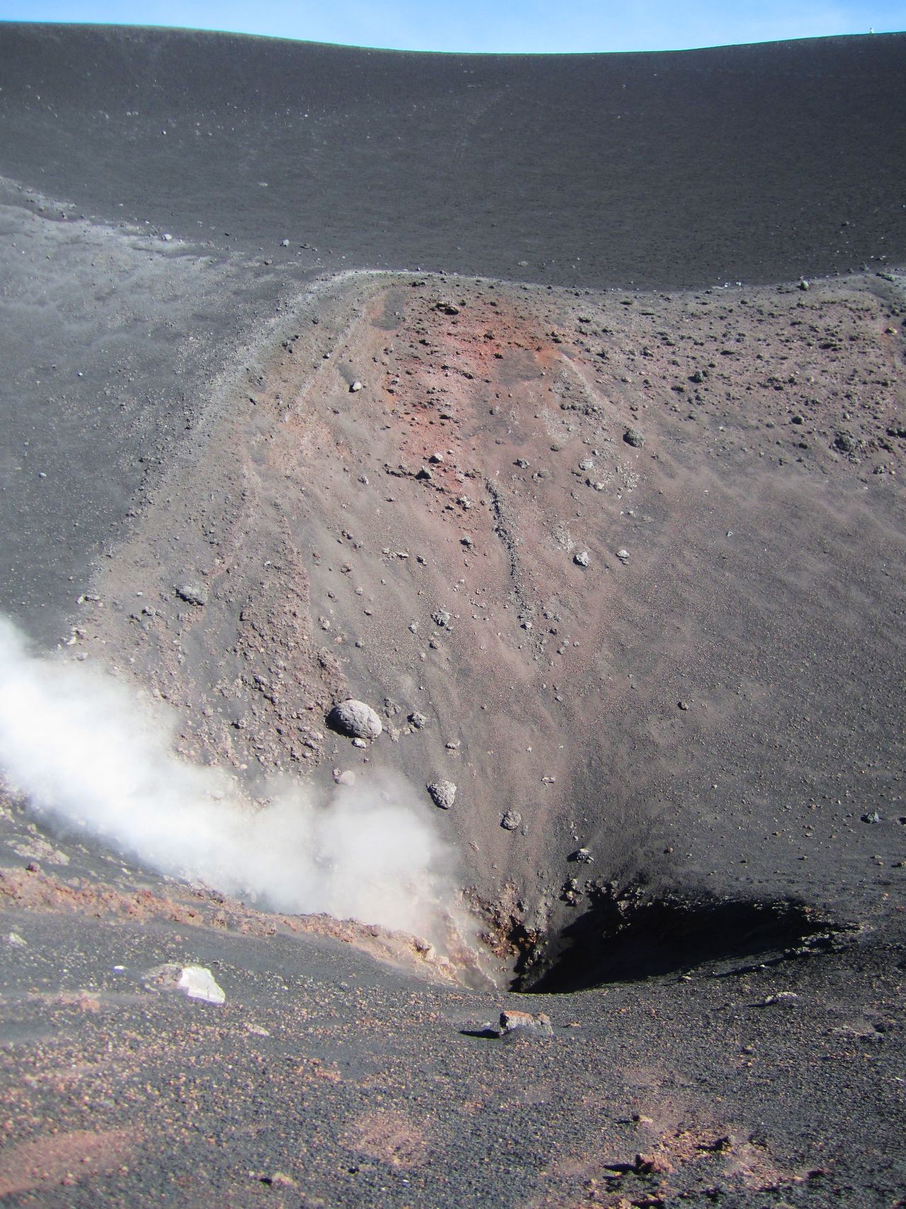 Although steam flows from vents and craters, the main visitor area doesn't have the unpleasant sulfur smell often associated with volcanoes.