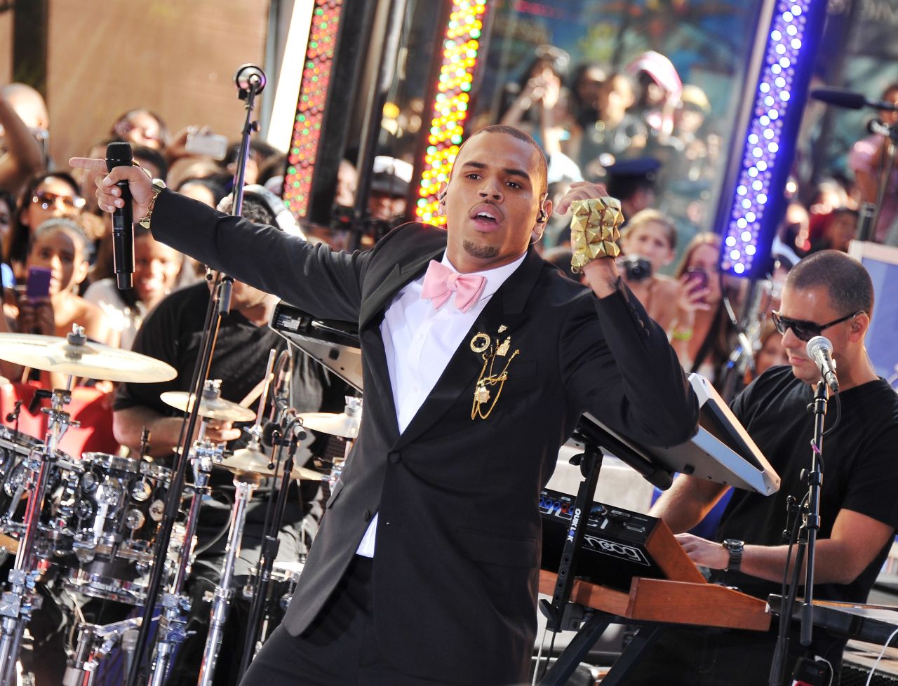 En 2011, "F.A.M.E.", el álbum de Brown, debutó en la posición número 1 en el ranking de éxitos Billboard 200. Aquí, se presenta ese verano en el programa "Today" de NBC.