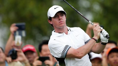 Rory McIlroy showed his best form with a flawless six-under 67 to beat Tiger Woods in China. 
