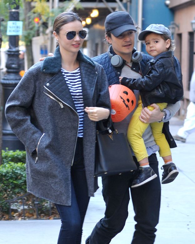 Miranda Kerr and Orlando Bloom weren't kidding about their separation being amicable. The pair were spotted out with son Flynn on October 28.