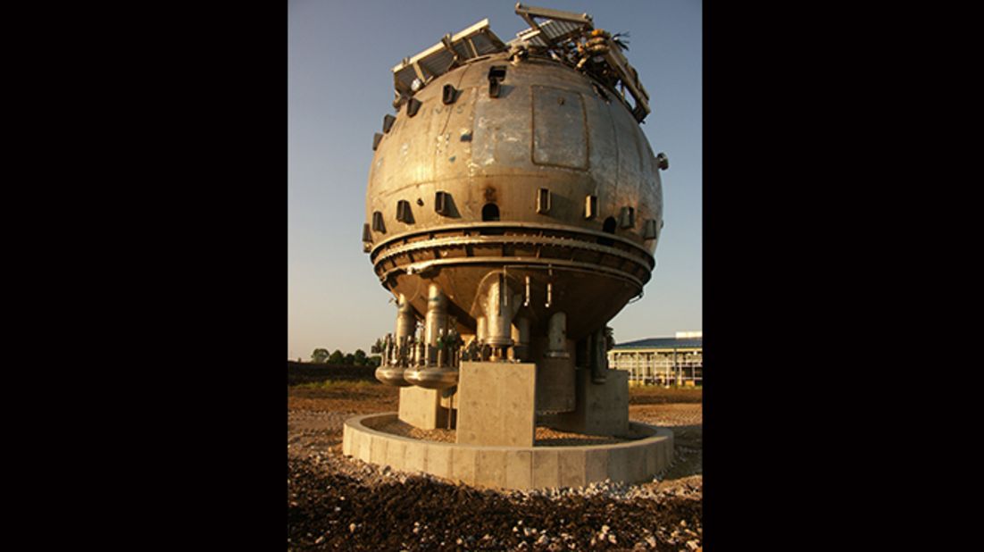 It looks like a prop from a sci-film but in fact it's a research vessel called a bubble chamber. The bubble chamber was first used back in 1970 to detect subatomic particles called neutrinos. By filling the device with super hot liquid hydrogen scientists were able to watch particles interact. This 15-foot version was installed in the Bubble Chamber Building at U.S. research center Fermilab in 1971. Now obsolete, the chamber has been on public display since 2004.