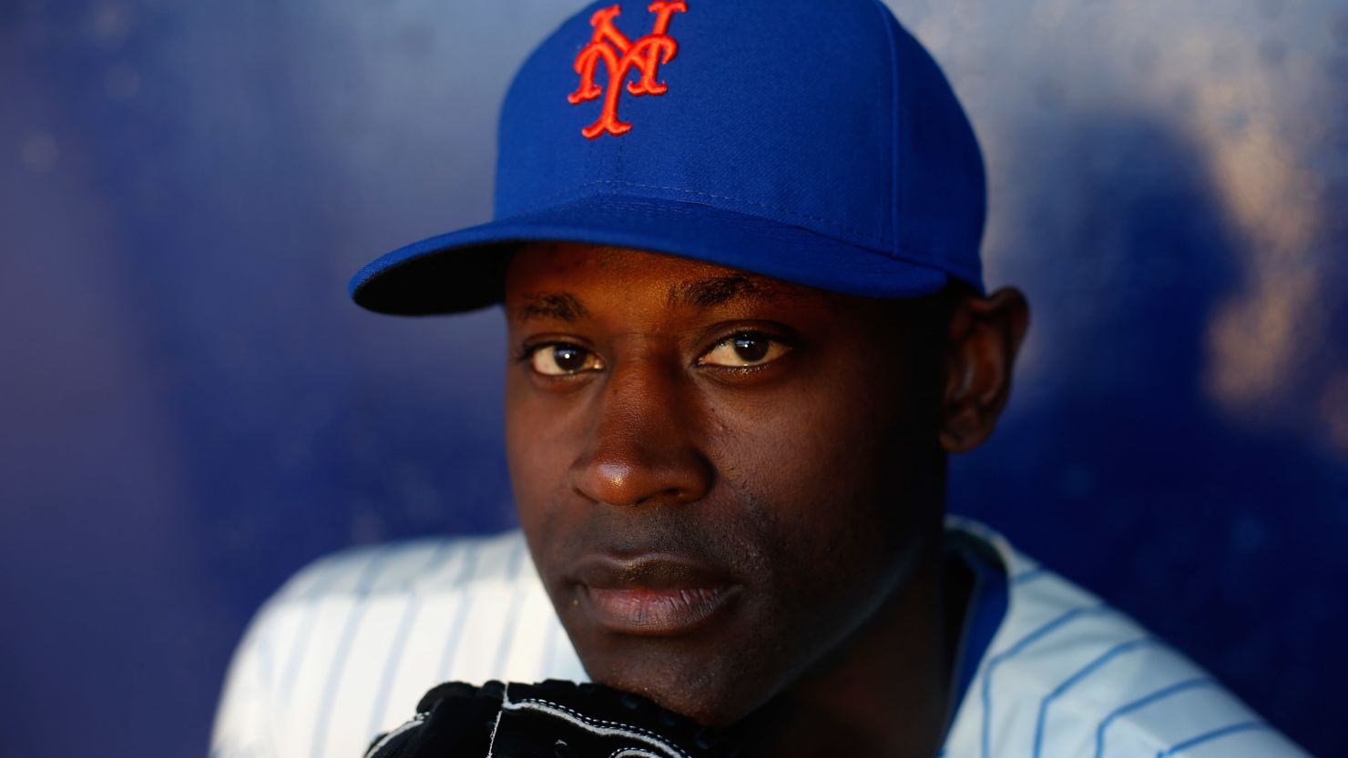 New York Mets pitcher LaTroy Hawkins tweeted about helping flight attendants subdue an airline passenger. 