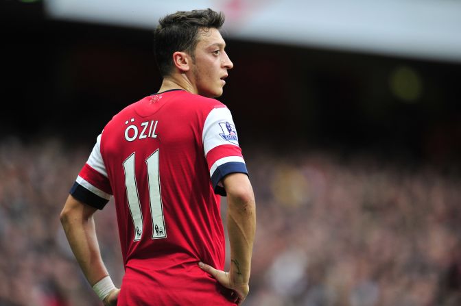 <strong>Mesut Ozil </strong>(Arsenal y Alemania) <br />Clasificación de CNN: Sin posibilidad <br />?zil ha deleitado a los seguidores del Arsenal ya que el intercambio de Real Madrid a Londres en agosto, pero las necesidades alemanas para llevar a los Gunners a la gloria si es que quiere luchar por los honores individuales.<br />