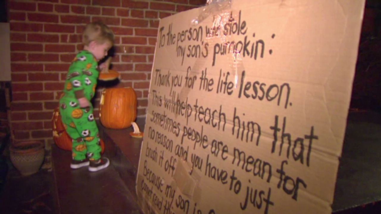 dnt mom leaves note for pumpkin thief_00000519.jpg