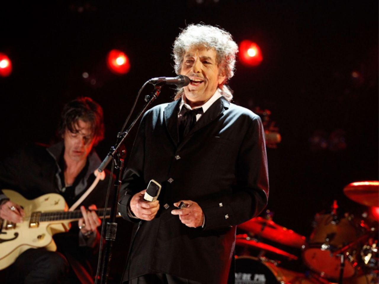 ¿Habría tenido tanto éxito el legendario cantante con el nombre Robert Allen Zimmerman? La respuesta la lleva el viento.