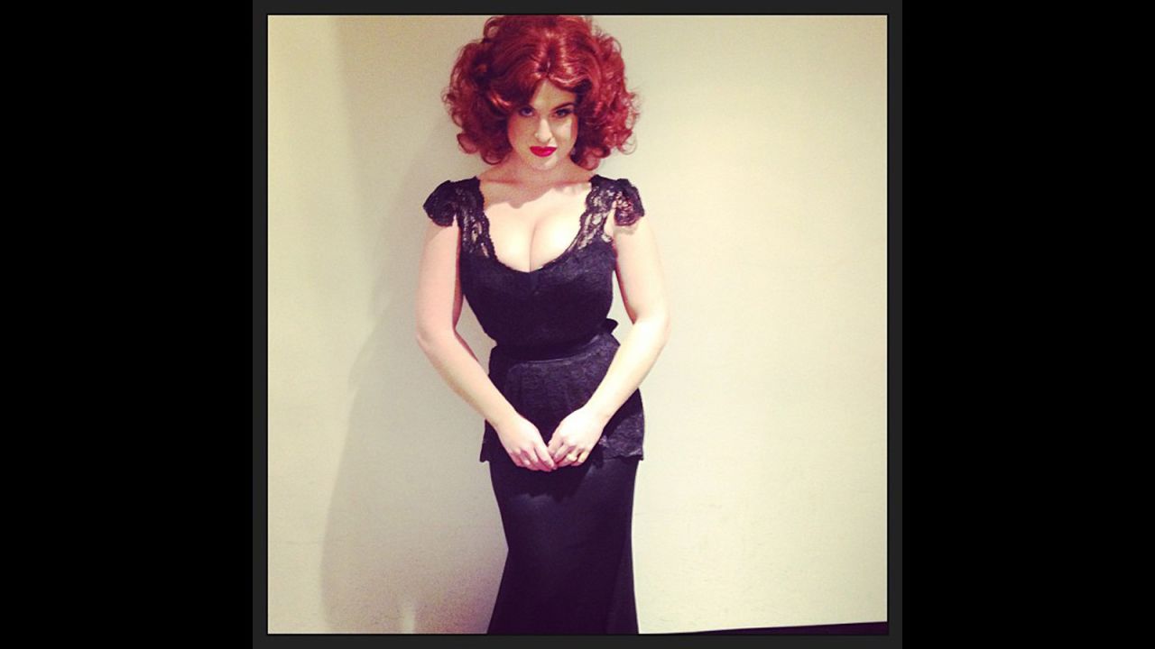 Kelly Osbourne surely drove onlookers "Mad" when she dressed up as screen siren Christina Hendricks for an E! Halloween special. 