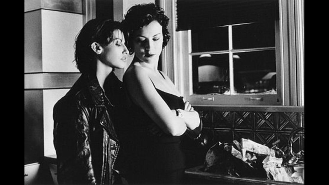 Gina Gershon, left, and Jennifer Tilly play lovers in "Bound."