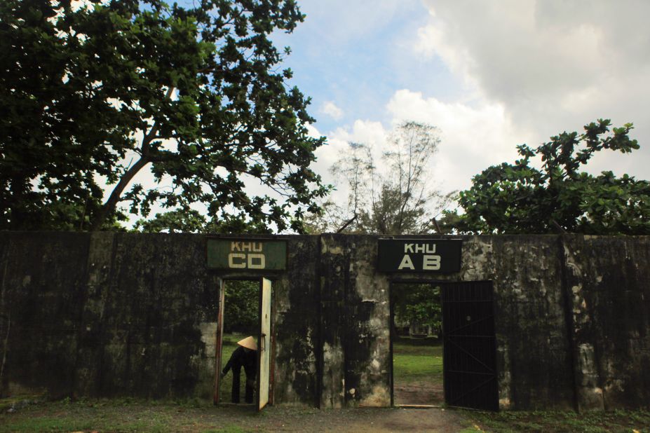 The Tiger Cages in the Con Dao islands were French and American-built prisons where Vietnamese prisoners were tortured, and where South Vietnamese tortured the Viet Cong. 