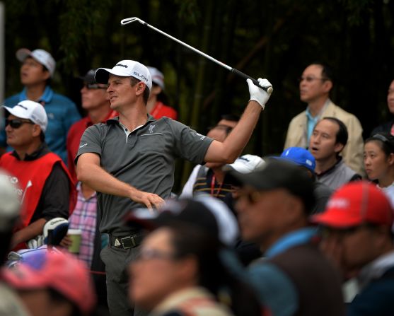 Justin Rose got up close and personal with fans on the 17th hole. The U.S. Open champion carded a four-under-par 68 that included a double bogey at the 11th.