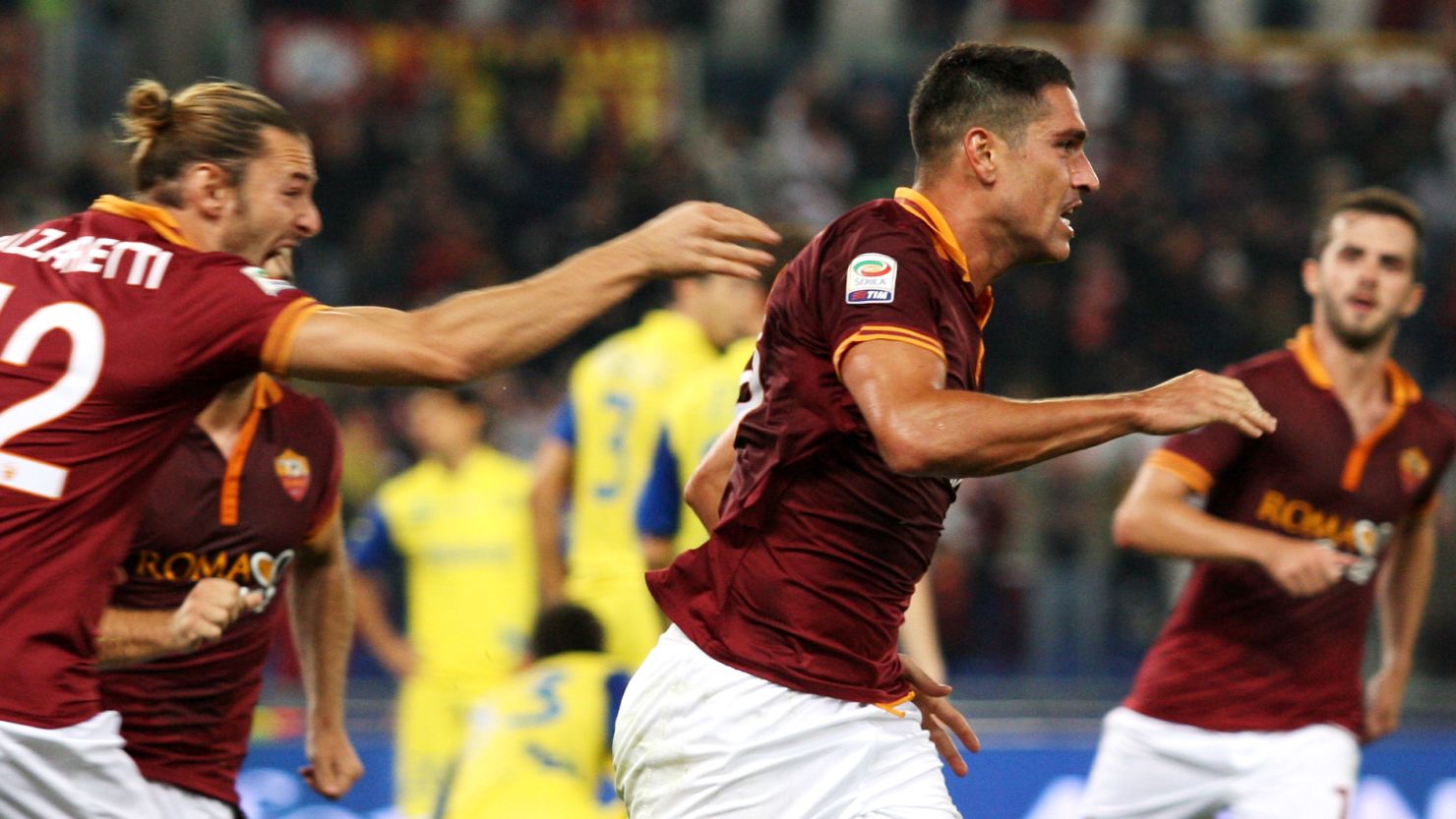 Marco Borriello, middle, scored the winning goal for Roma in its record-setting victory over Chievo. 