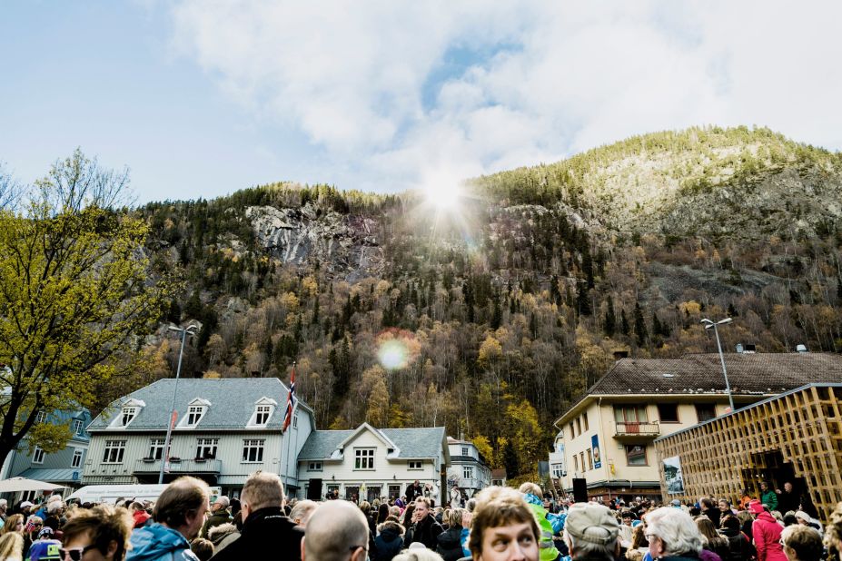 The town's mayor hopes the sun mirror will draw more visitors to Rjukan. "The sun mirror means a lot to Rjukan, both for tourism and for [winter sports] industry, which is our origin. It's a perfect combination of technology and art -- and of course it is a great welfare activity for the citizens of Rjukan," Steinar Bergsland says.